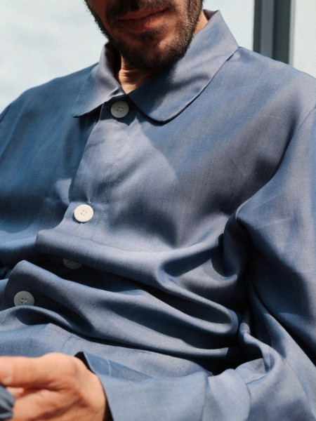 Man wearing luxurious dark grey loungewear
