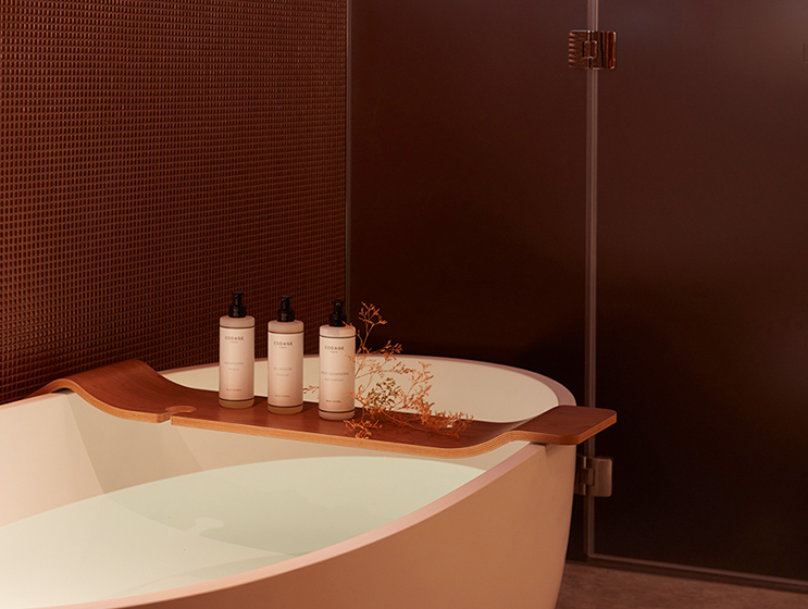 Full bath with 3 Codage bath products