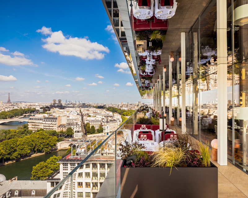 http://A%20beautiful%20outside%20balcony%20terrace%20with%20dining%20tables,%20overlooking%20a%20view%20of%20Paris%20including%20the%20Eiffel%20Tower