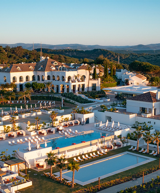 Wide view of a magnificant resort with mountains in the background