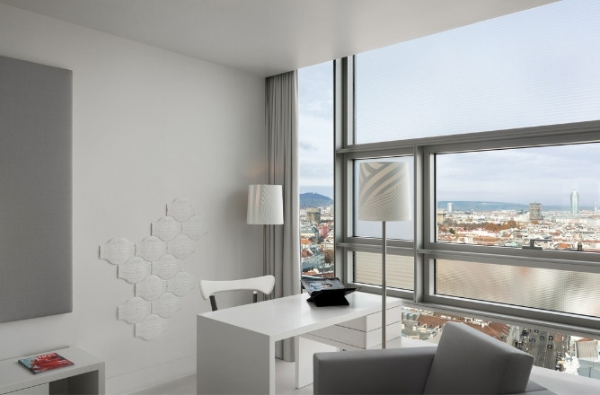 http://Minimalist%20modern%20office%20with%20white%20furniture,%20large%20window%20with%20a%20cityscape%20view,%20geometric%20wall%20art,%20and%20a%20serene,%20productive%20atmosphere.