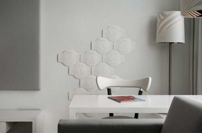 http://Modern,%20minimalist%20room%20with%20white%20wall%20tiles%20forming%20a%20pattern,%20white%20desk,%20sleek%20white%20chair,%20and%20a%20floor%20lamp%20with%20a%20geometric%20shade.%20Elegant%20and%20serene%20ambiance.